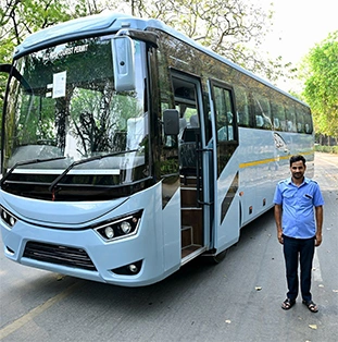 Drivers experienced with Noida-Delhi-Ghaziabad routes