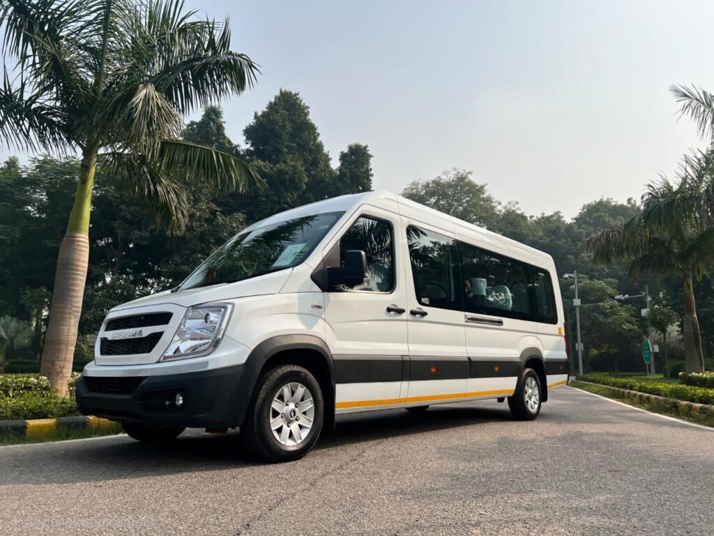 Luxury bus rental price in delhi